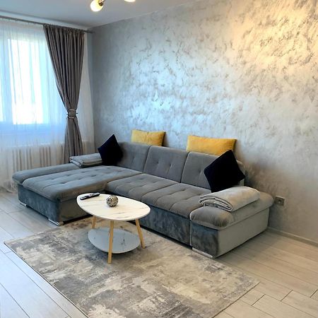 Victoriei Boulevard Private Apartment Braşov Buitenkant foto