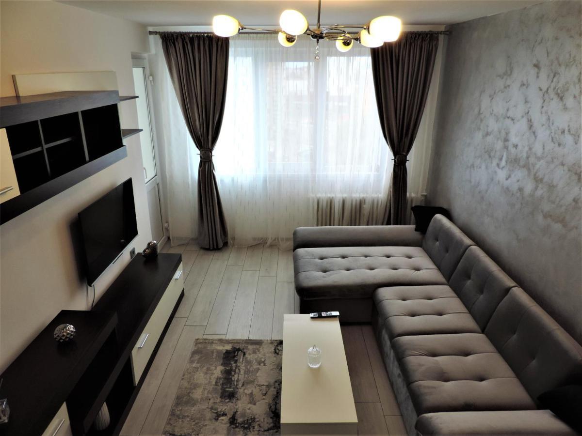 Victoriei Boulevard Private Apartment Braşov Buitenkant foto