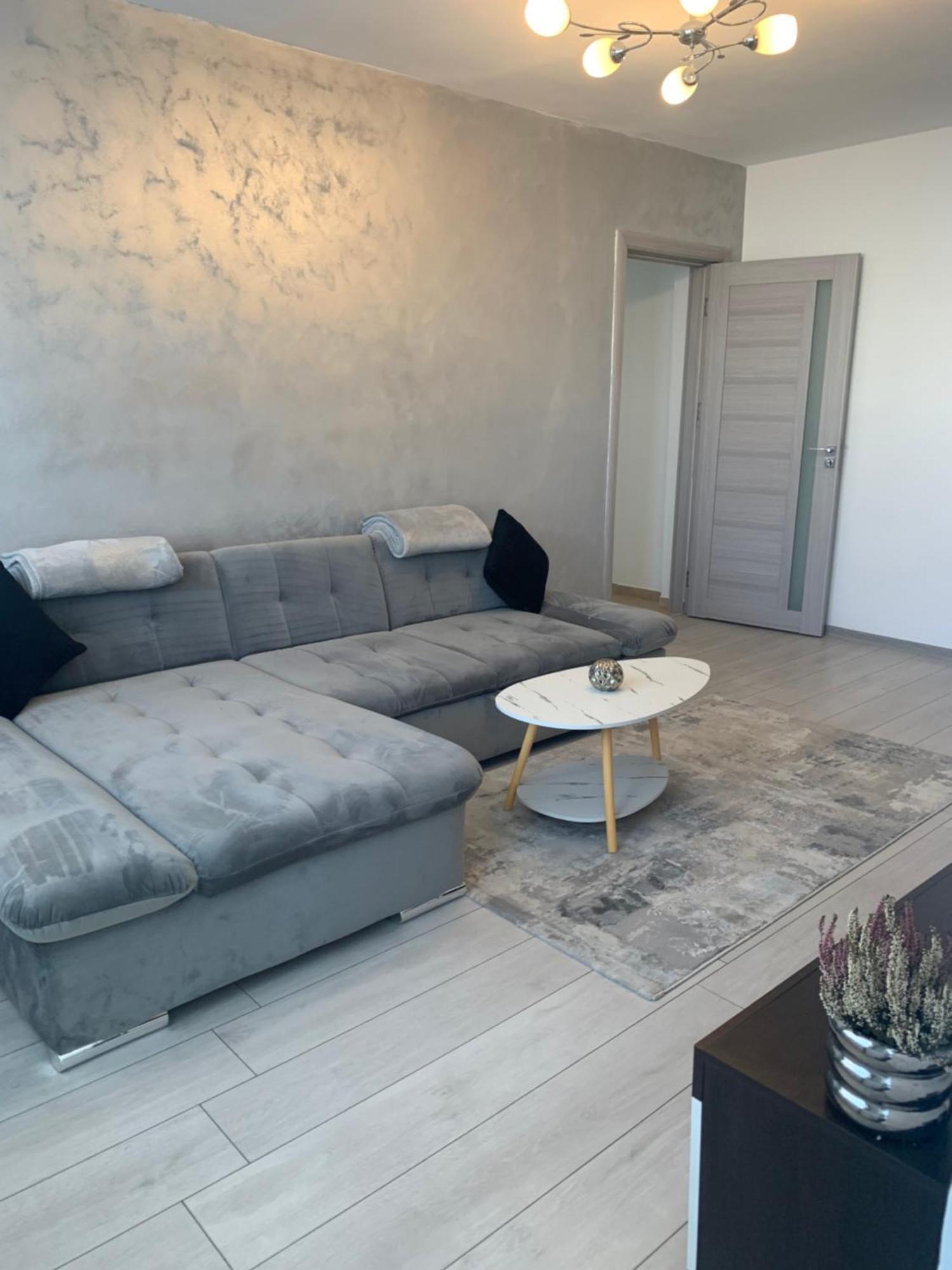Victoriei Boulevard Private Apartment Braşov Buitenkant foto