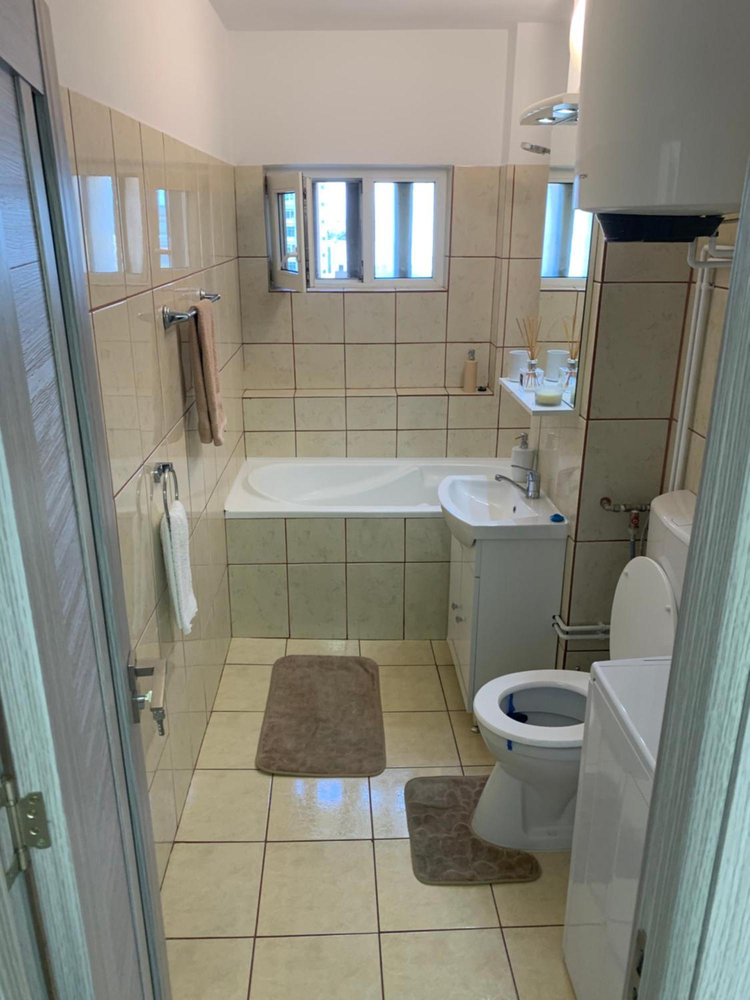 Victoriei Boulevard Private Apartment Braşov Buitenkant foto