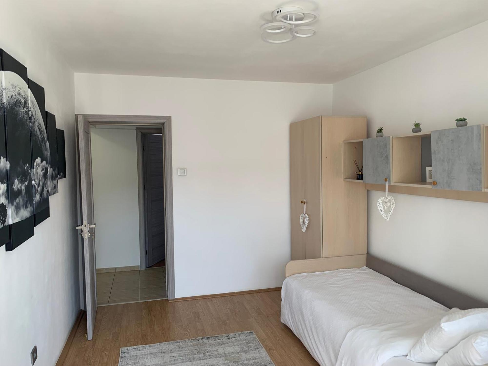 Victoriei Boulevard Private Apartment Braşov Buitenkant foto